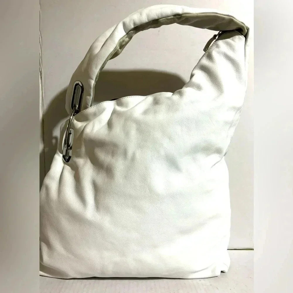 Vic Matie white pebbled leather shoulder handbag - Picture 2 of 10